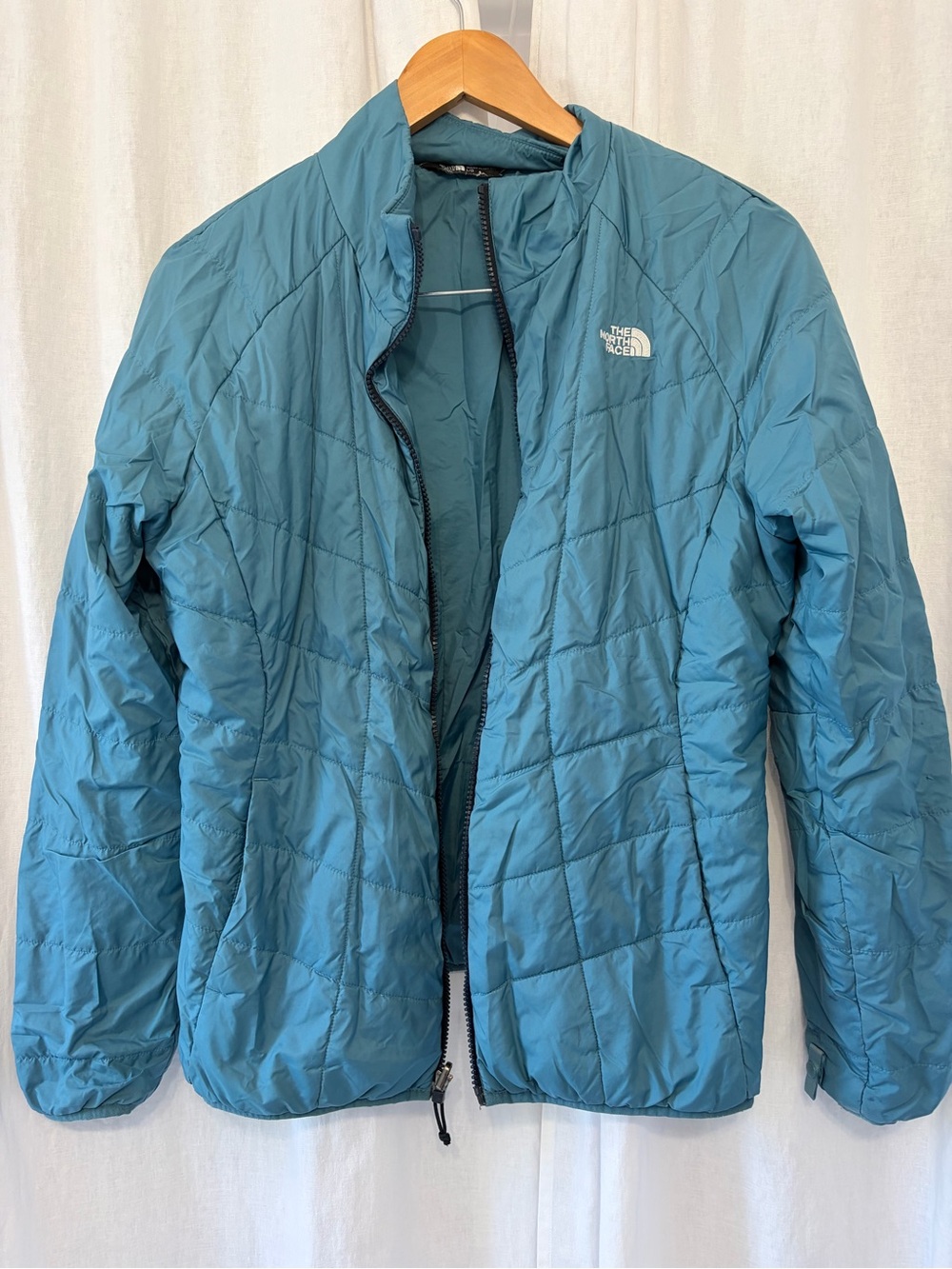 The North Face woman’s Teal Lightweight Insulated Jacket